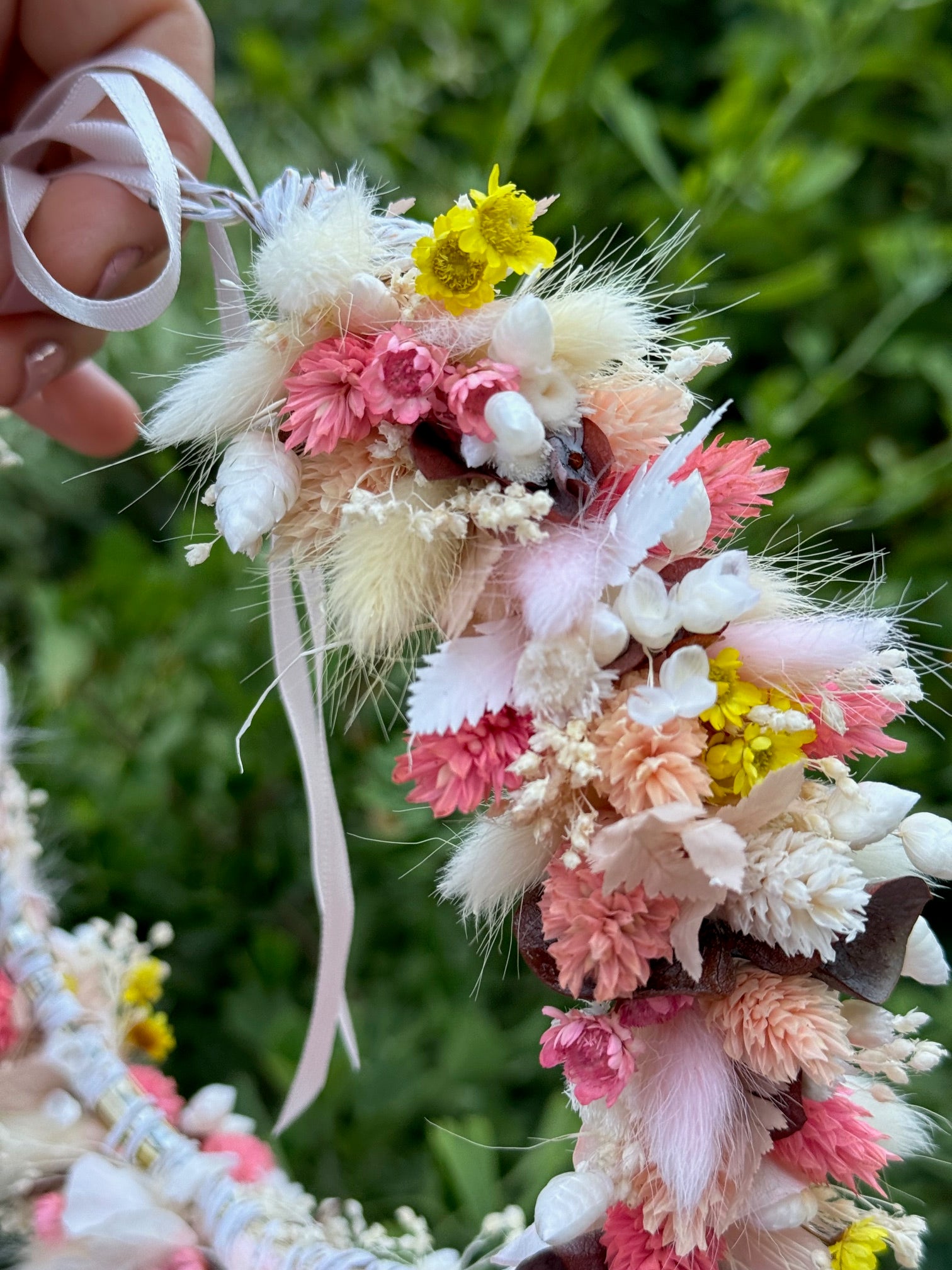 Coroniță de premiere flori prezevate roz-galben