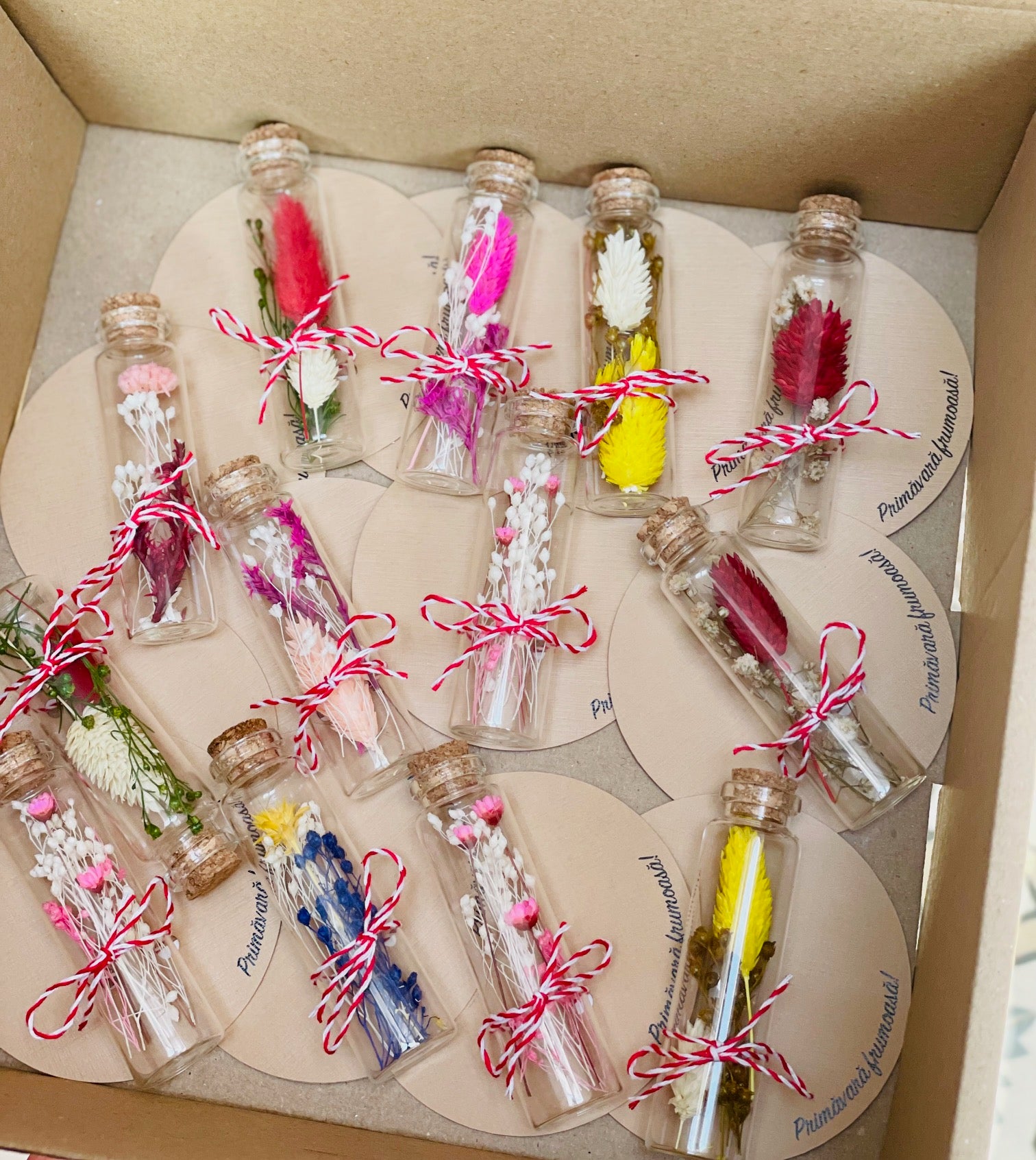 Martisor sticluta cu flori uscate si prezervate - sticla
