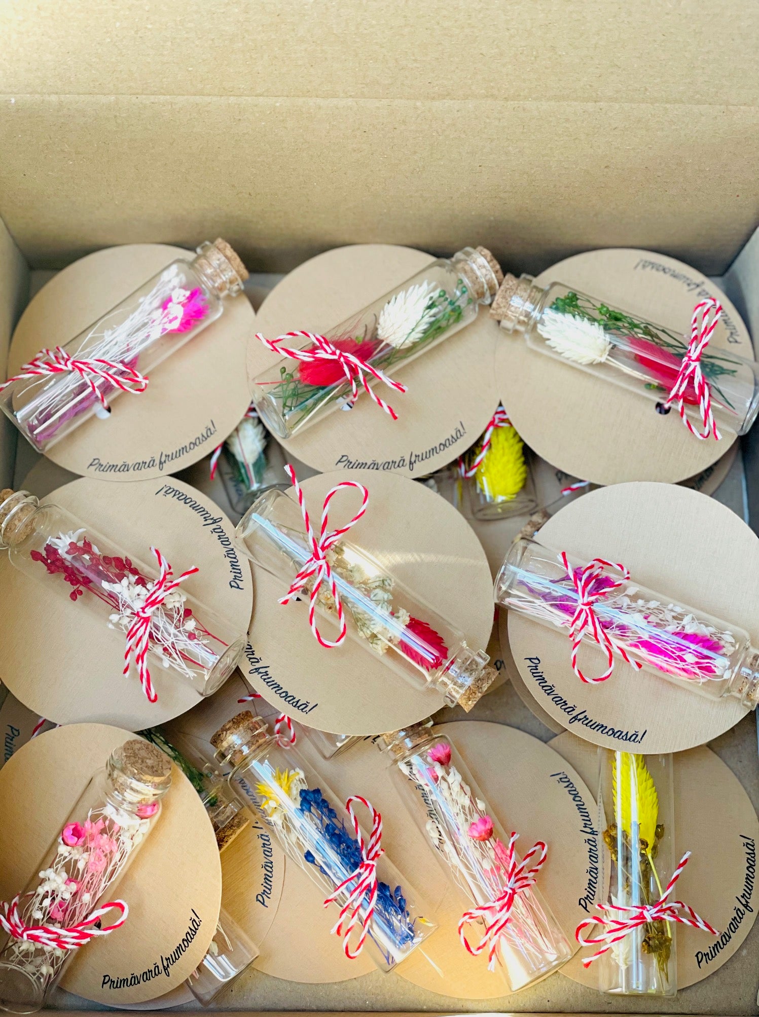 Martisor sticluta cu flori uscate si prezervate - eco