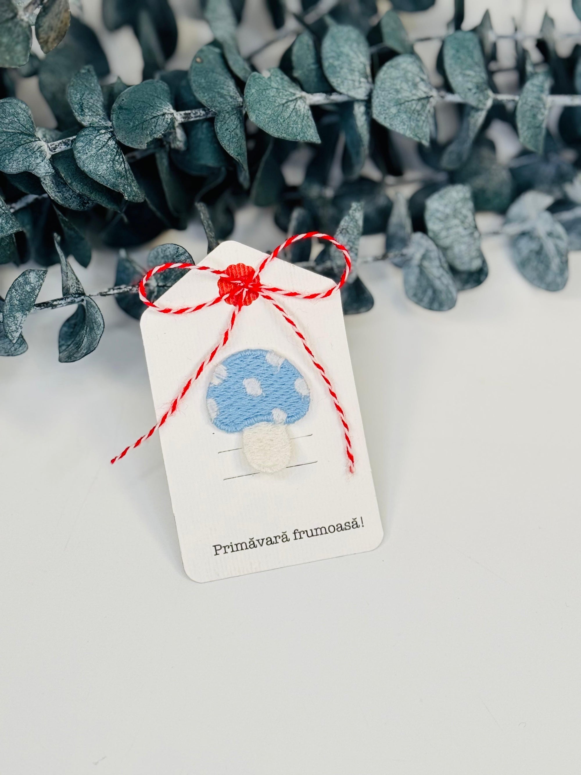 Martisor brodat cu magnet - primavara