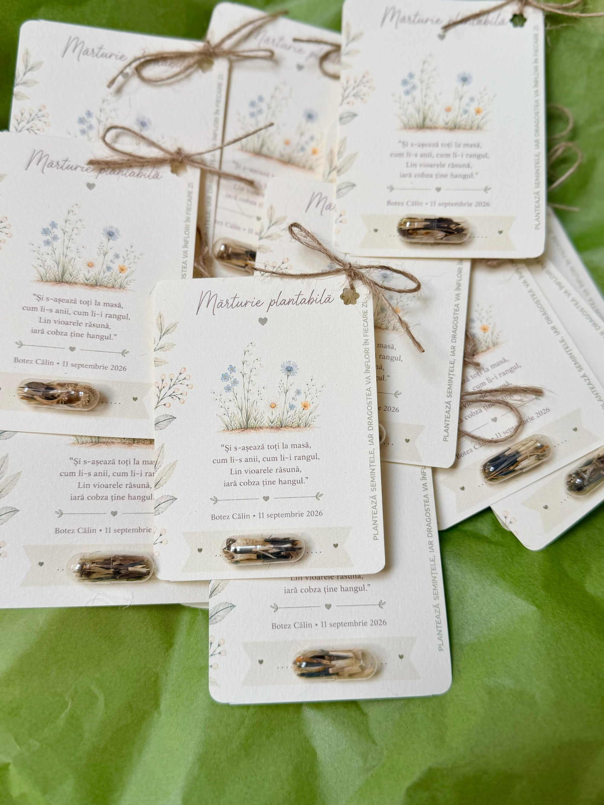 Marturie plantabila cartonas personalizat cu capsula seminte de flori