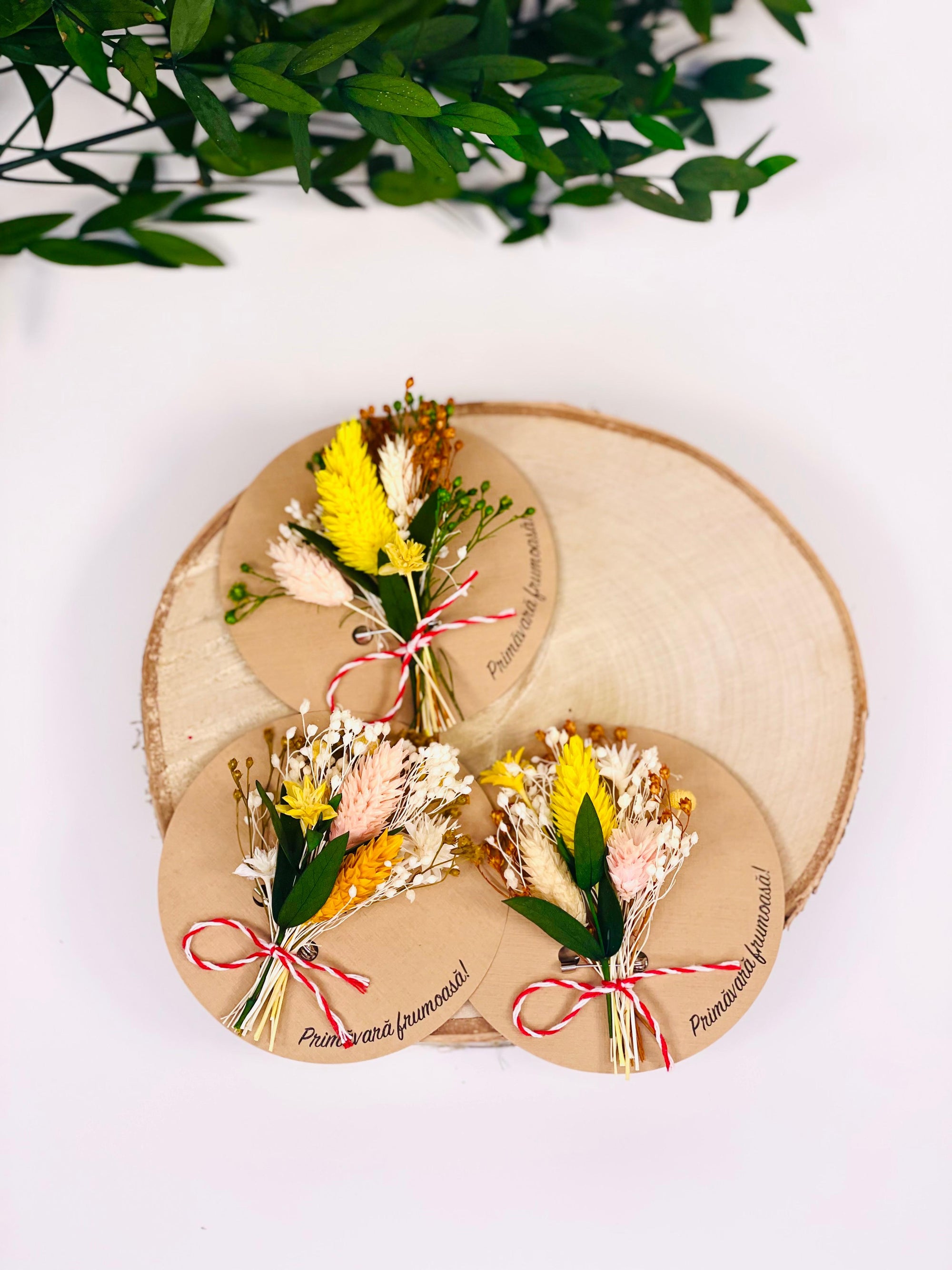 Martisor buchetel brosa din flori uscate si prezervate - eveniment