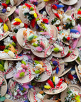 Martisor buchetel brosa din flori uscate si prezervate - vedere laterala