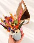Mini aranjament cu flori prezervate in ghiveci de ceramica personalizat